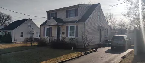 168 Vista Dr, East Haven, CT 06512