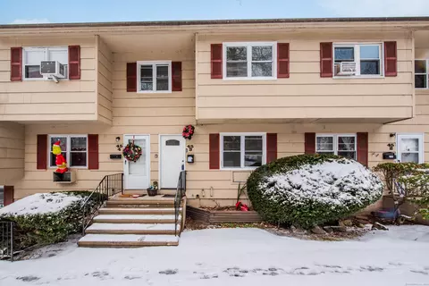 45 Coach Cir #3, Naugatuck, CT 06770