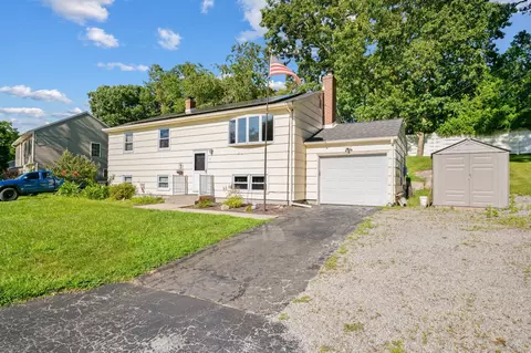 5 Woodland Rd, Waterford, CT 06385