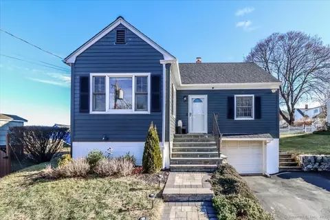 4 Pleasant St, Bethel, CT 06801