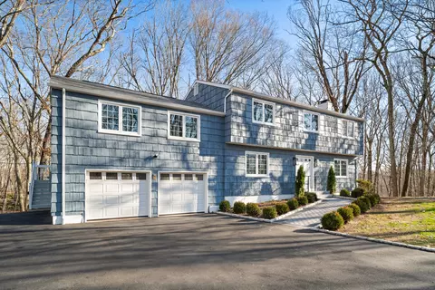 26 Powder Horn Hl, Weston, CT 06883