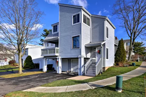 37 Peddlars Dr #37, Branford, CT 06405