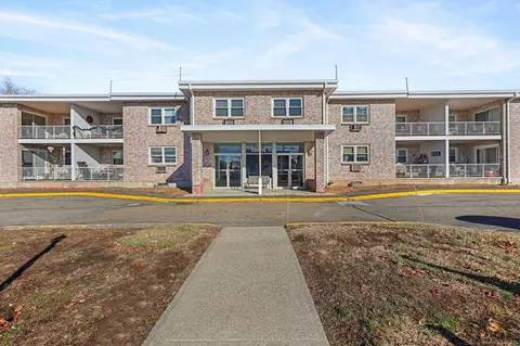 40 Chapel St #213, Milford, CT 06460