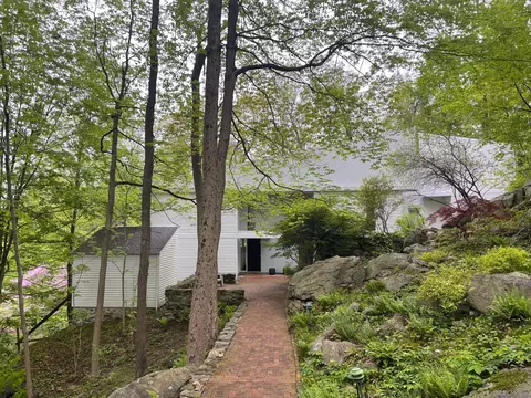 98 Hunting Ridge Rd, Greenwich, CT 06831