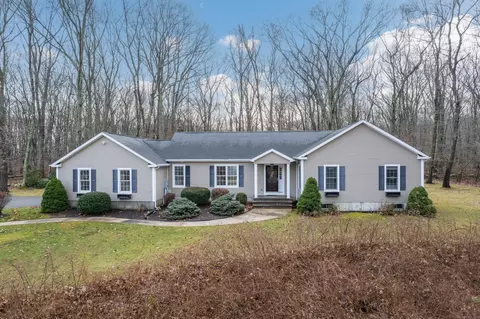12 Mohawk Dr # R, East Lyme, CT 06357