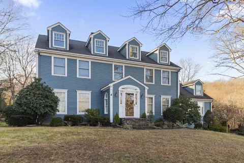 26 Village Dr, East Lyme, CT 06333