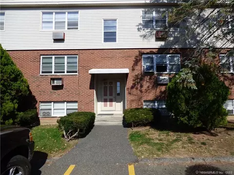 90 Belair Dr #90, New Milford, CT 06776