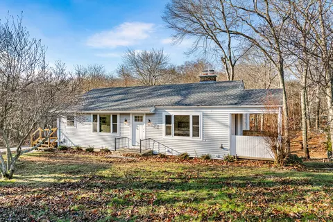 671 Noank Ledyard Rd, Groton, CT 06355