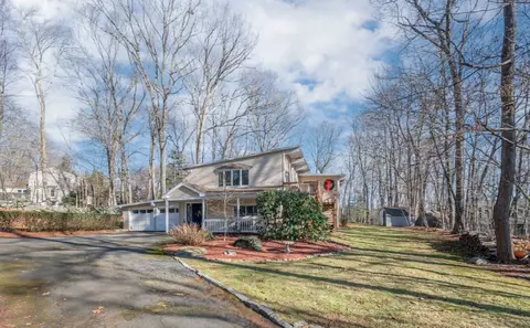 71 Linda Ln, Bethel, CT 06801