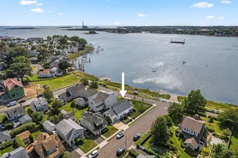 29 River Dr, Norwalk, CT 06855