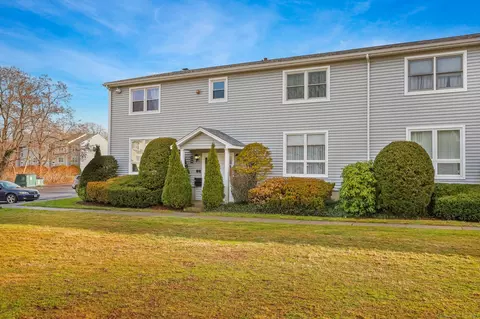 125 Carriage Path S #125, Milford, CT 06460