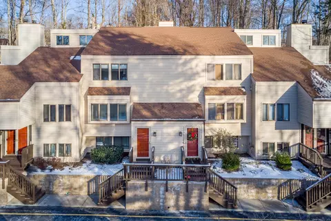11 Bristol Path #11, Brookfield, CT 06804