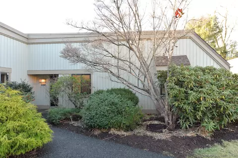 822 Heritage Vlg #D, Southbury, CT 06488