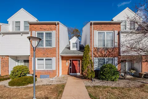 11 Concorde Way #A2, Windsor Locks, CT 06096