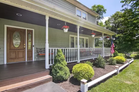 17 Eastview Dr, New Fairfield, CT 06812