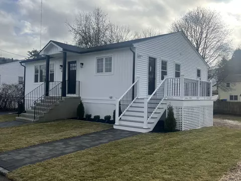 52 Cleone Dr, Waterbury, CT 06706