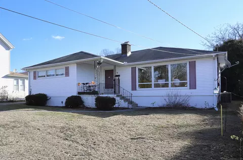 86 Clover St, Waterbury, CT 06706