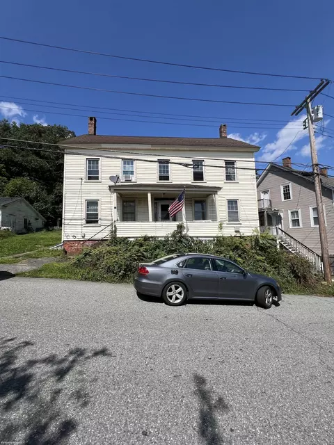 67 7th St, Norwich, CT 06360