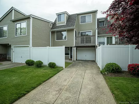 163 Peddlars Dr #163, Branford, CT 06405