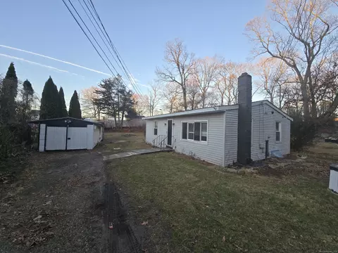 50 Laurel Point Dr, Montville, CT 06370