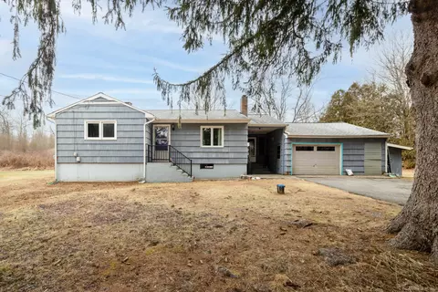 18 E Morris Ln, Morris, CT 06763