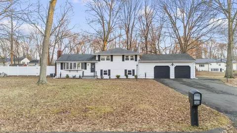 101 Ranchwood Dr, West Haven, CT 06516