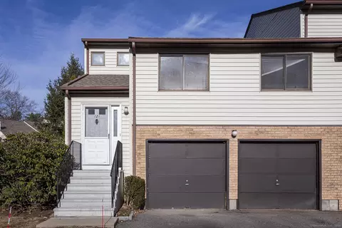 12 Oak Forest Dr #1, Manchester, CT 06042