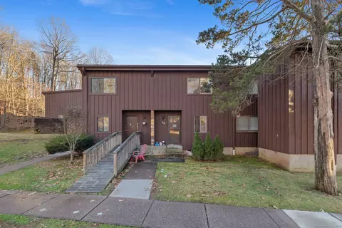 90 Webster Ct #90, Newington, CT 06111