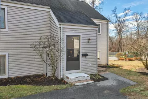 146 Hollister Way S #146, Glastonbury, CT 06033
