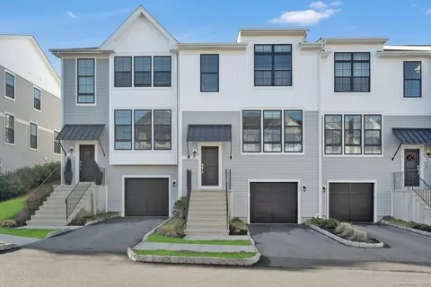 42 Brentwood Cir #42, Danbury, CT 06810