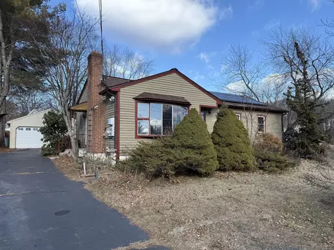 4 Meadow St, Newington, CT 06111