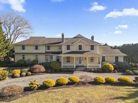 16 Montauk Ave, Stonington, CT 06378