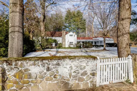 89 Buttonwood Ln, Darien, CT 06820