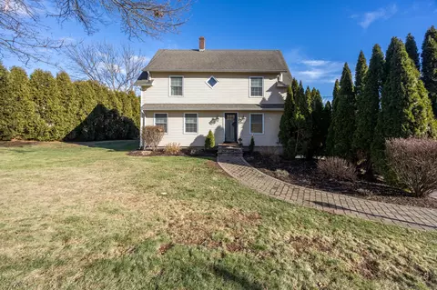 1017 4 Rod Rd, Berlin, CT 06037
