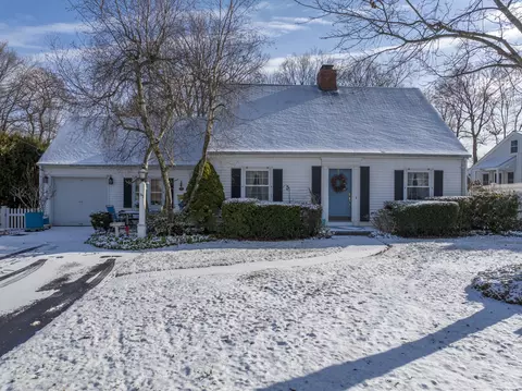 85 Briarwood Dr, Meriden, CT 06450