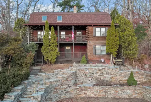 92 Collelo Ave, Plainfield, CT 06354