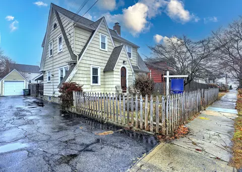 70 Aldine Ave, Bridgeport, CT 06604