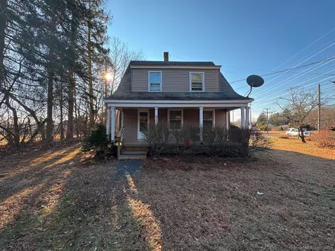23 Gair Ct, Montville, CT 06382