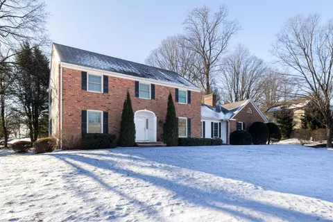 11 Strathmore Rd, Middlebury, CT 06762