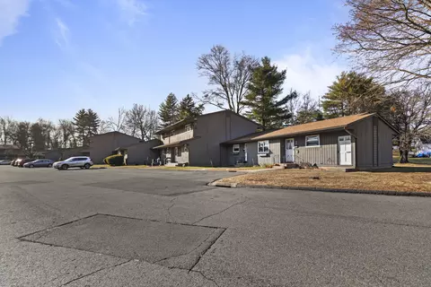 107 Moylan Ct #107, Newington, CT 06111
