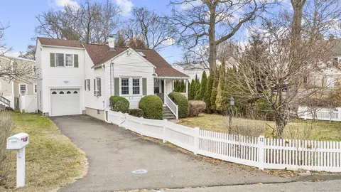12 Knoll St, Norwalk, CT 06851