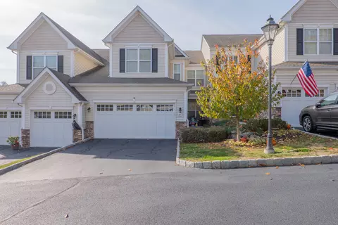 67 Beacon Hill Ter #67, Bethel, CT 06801
