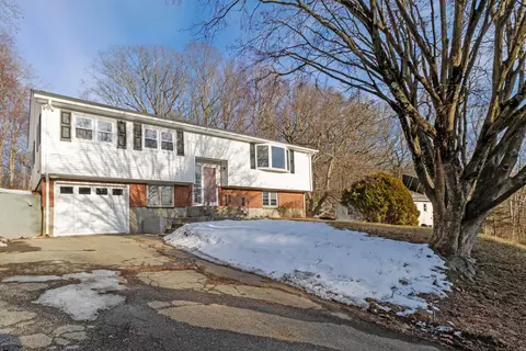 90 Lucas Park Rd, Norwich, CT 06360