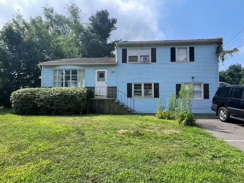 73 Ranch Dr, Bridgeport, CT 06606