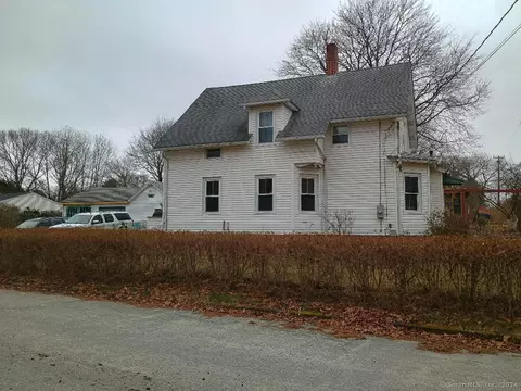 28 Lafayette Ave, Moosup, CT 06354