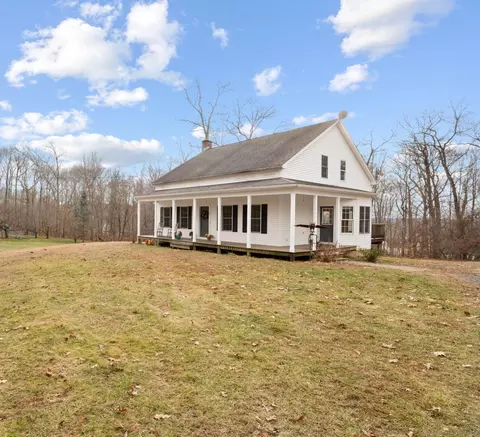 7 Trowbridge Rd, Moodus, CT 06469
