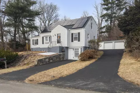42 Cardinal Ln, Waterbury, CT 06708