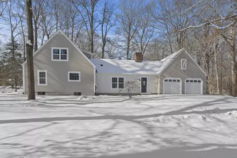 18 Foxwood Rd S, Guilford, CT 06437
