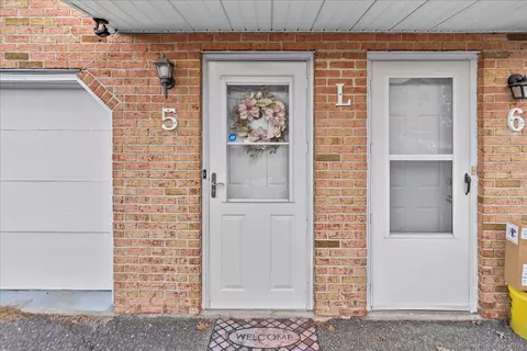 24 Blueridge Dr #L5, Waterbury, CT 06704