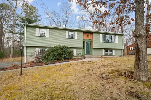 28 Colony Rd, East Lyme, CT 06333
